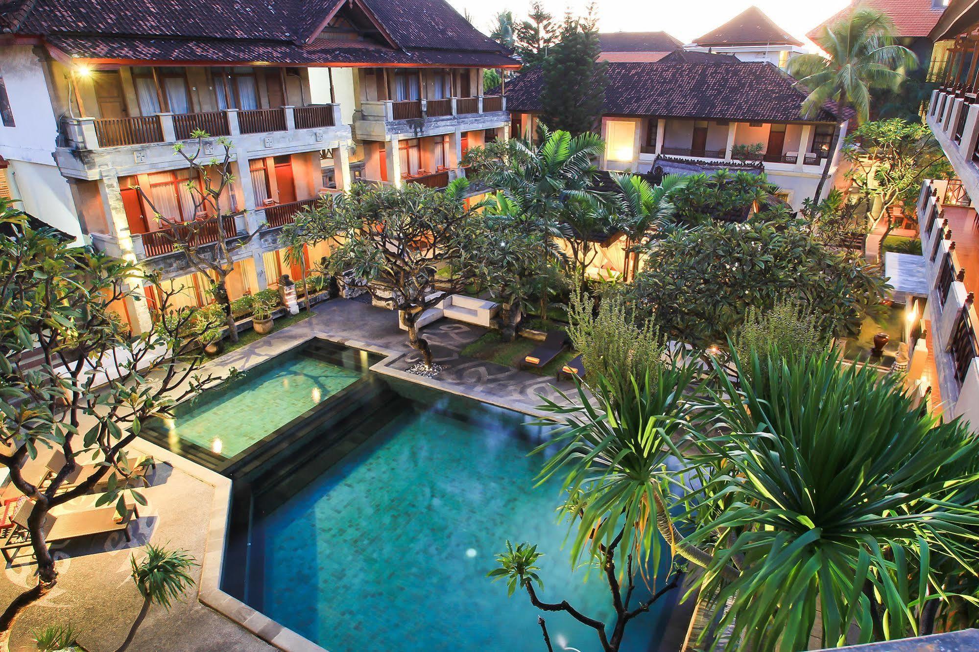 Fourteen Roses Hotel 3*
