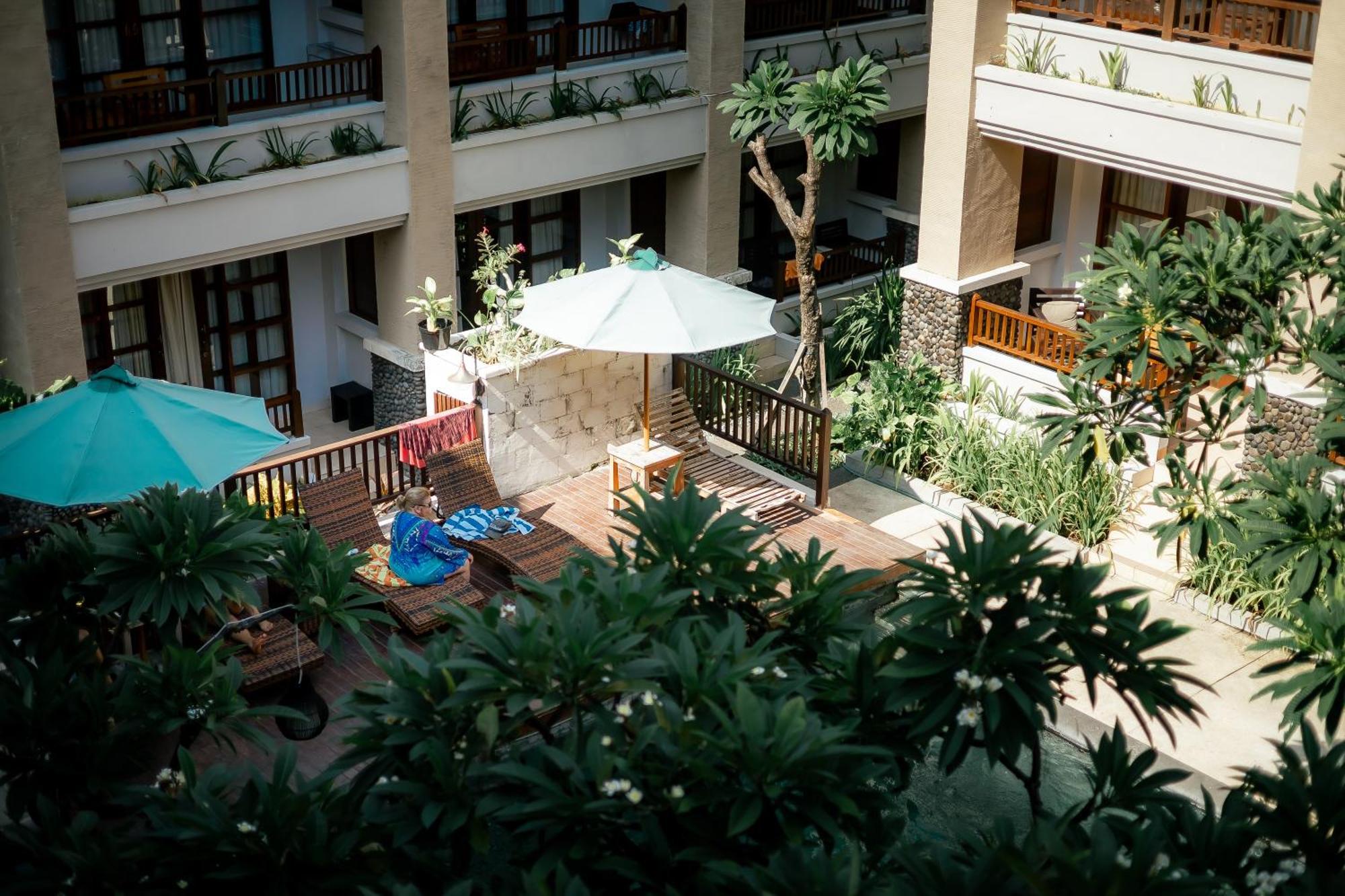 Fourteen Roses Hotel 3*
