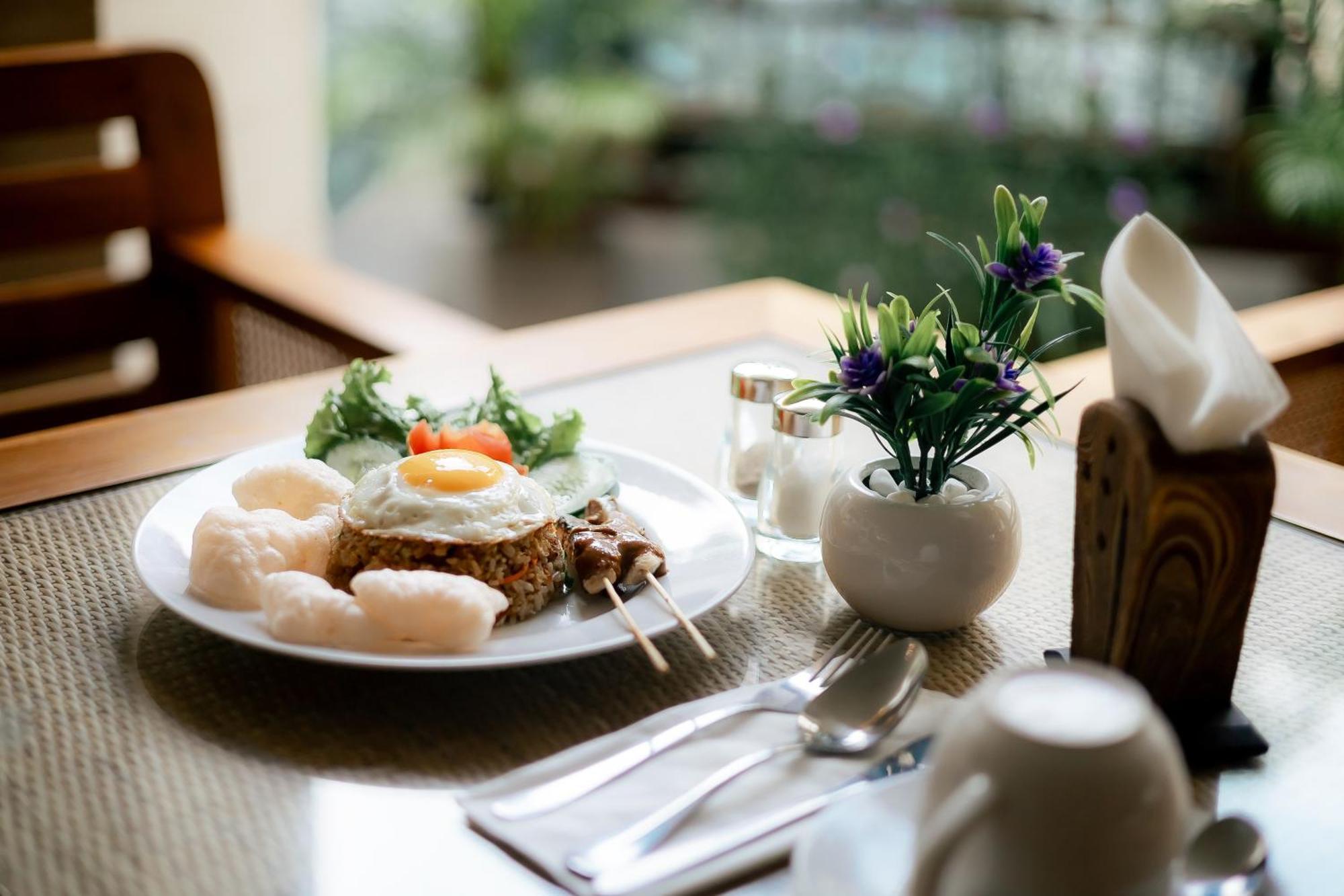 Fourteen Roses Hotel Legian (Bali)