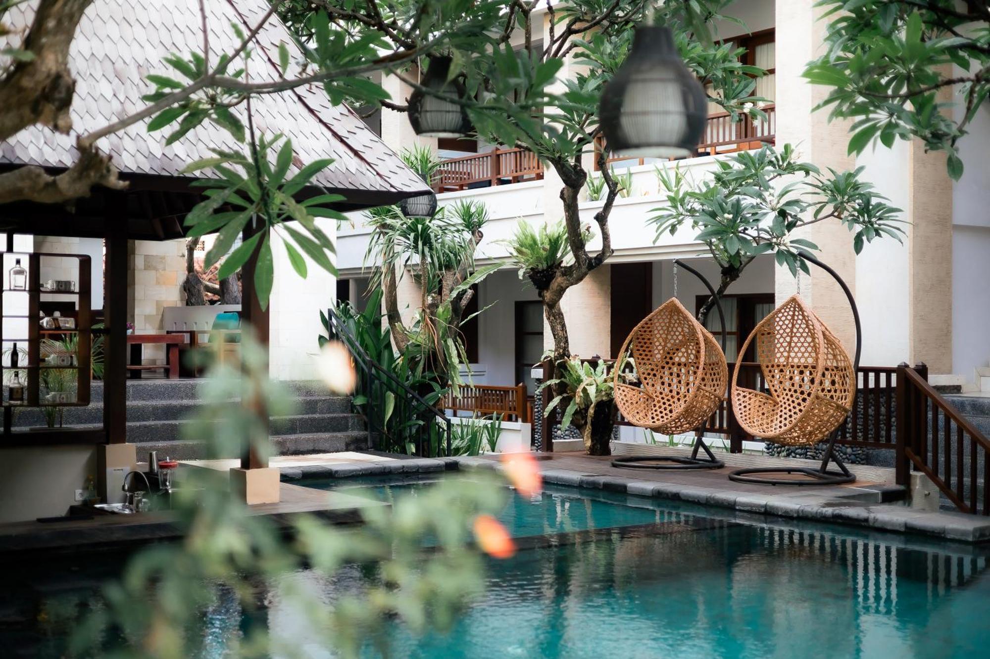 Fourteen Roses Hotel