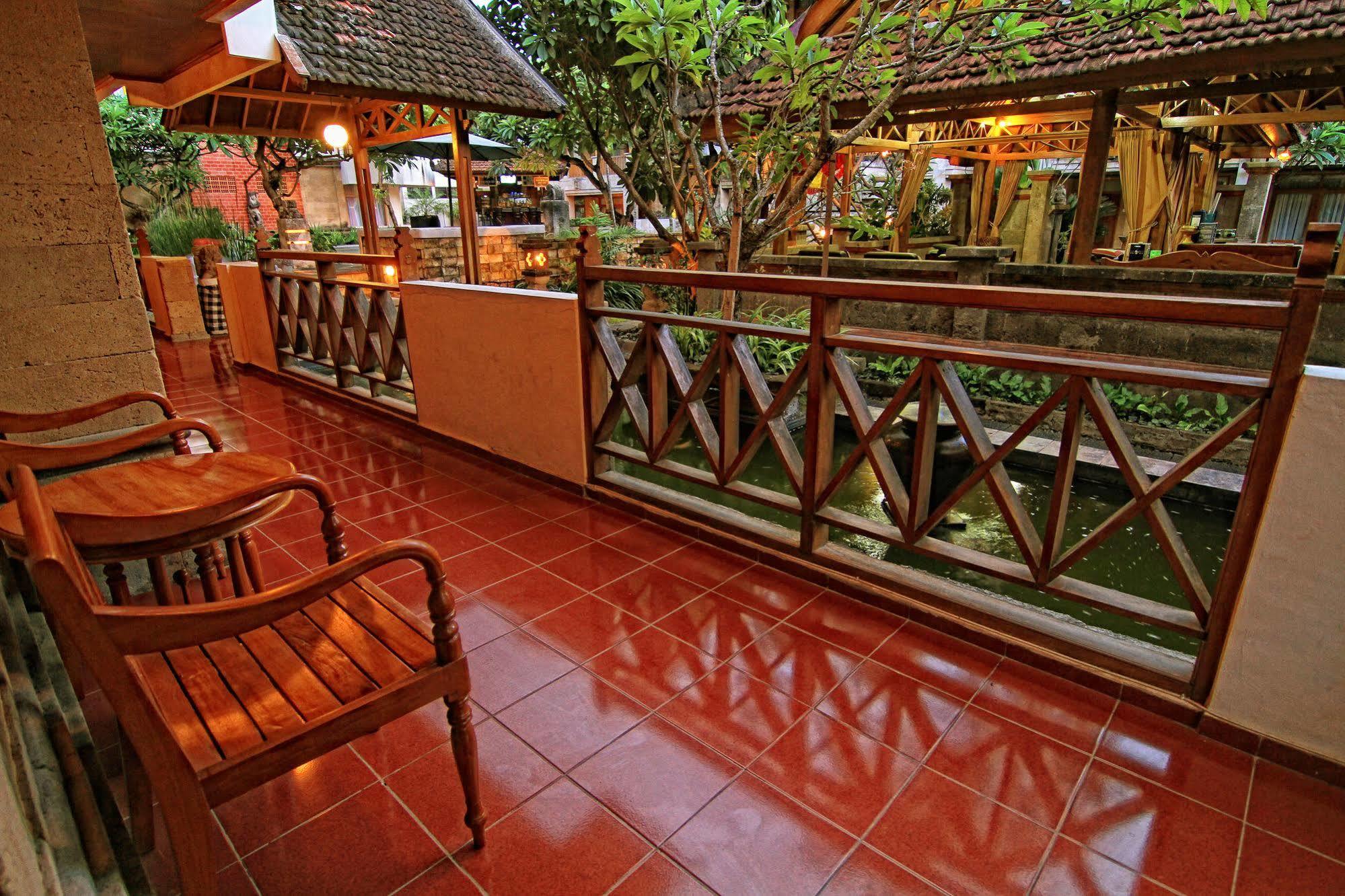 Fourteen Roses Hotel 3*