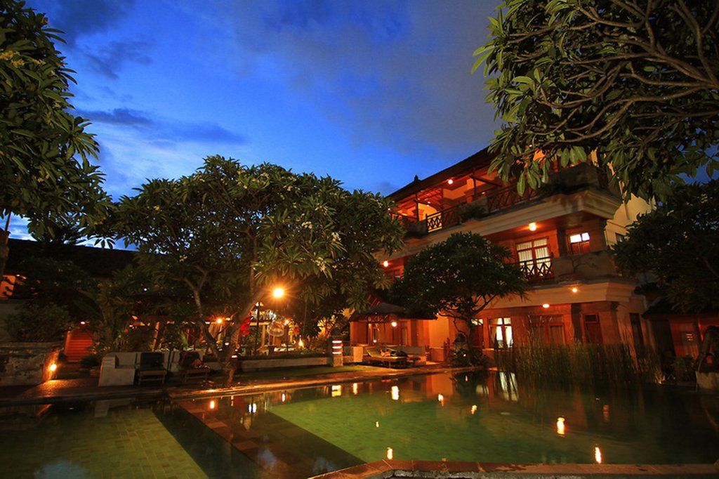 Hotel Fourteen Roses Legian